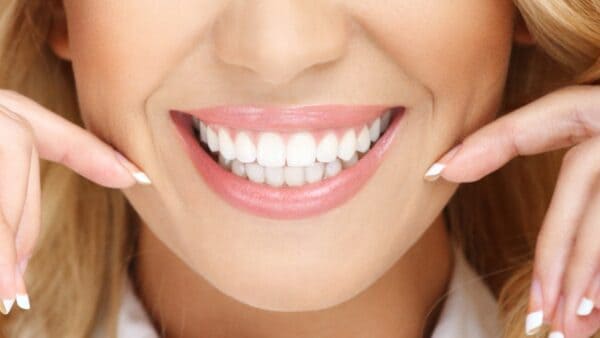 Smile Makeover in Pitampura – How Modern Dentistry Can Transform Your Look