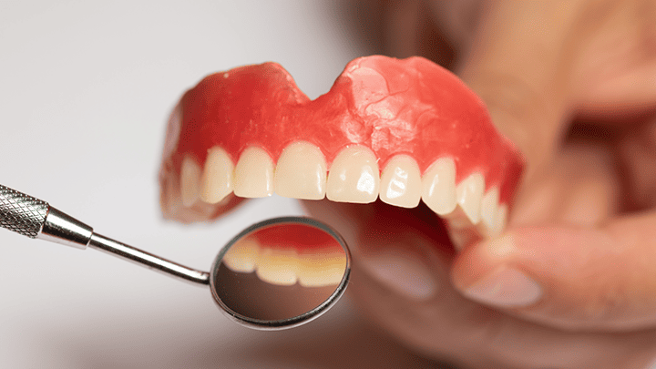 Dentures in Pitampura – Comfortable and Natural-Looking Tooth Replacement